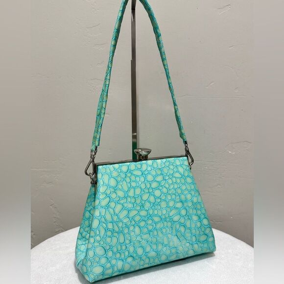 Genuine Leather Cobblestone Embossed Handmade Push Lock Boxy Bag/Multi Use Style - Picture 9 of 16